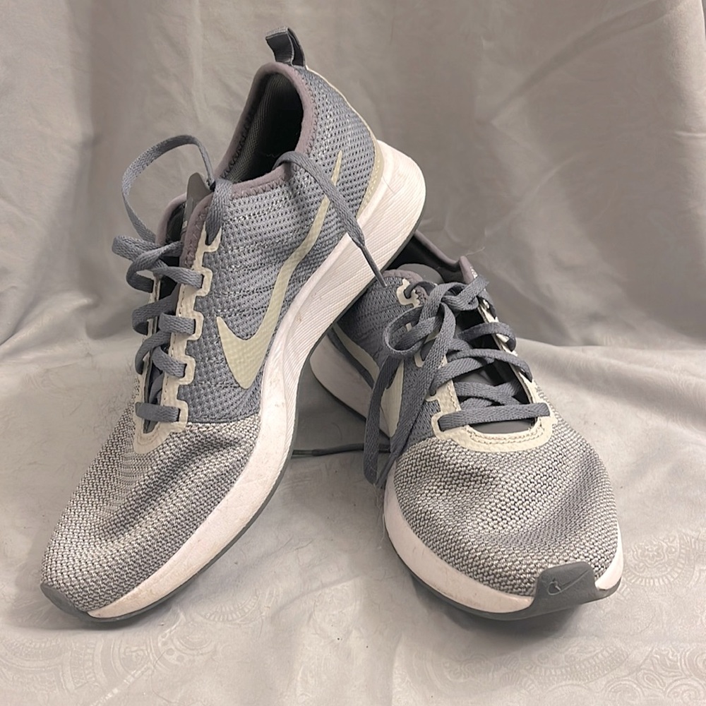 Nike Mens sneakers size 7.5